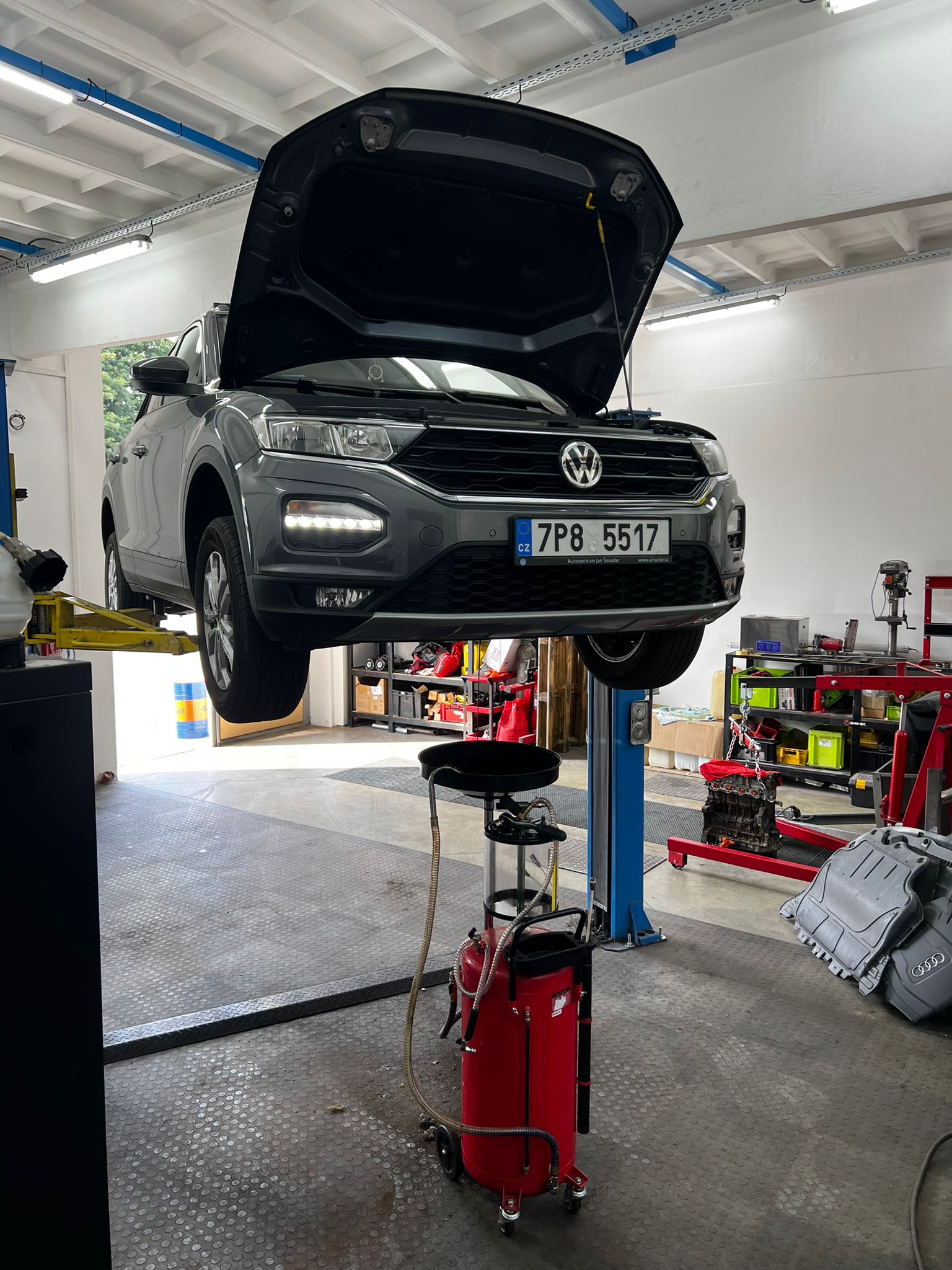 Oprava brzd a podvozku osobního automobilu v autoservisu v Rakovníku